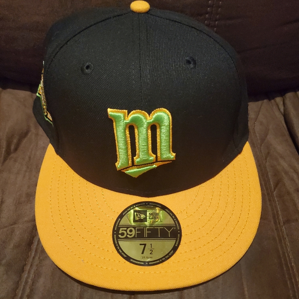 MINNESOTA TWINS NEW ERA 59FIFTY HAT 7 1/2 BLACK/ORANGE BRIM W GREEN UV HHH METRO